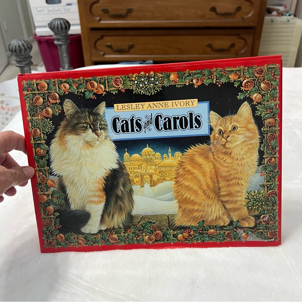 Cats and Carols Picture Book by Lesley Anne Ivory featuring Christmas Lyrics